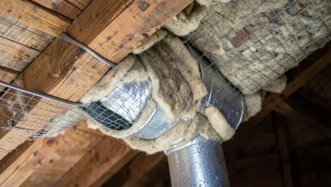 Czym ocieplić komin na strychu