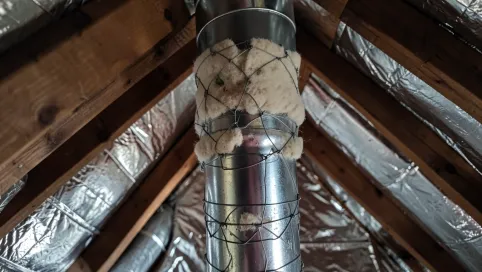 Jak ocieplić komin na strychu