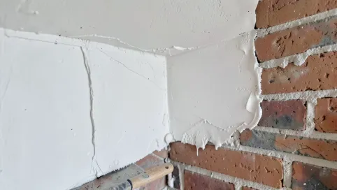 Tynkowanie komina wewnątrz domu