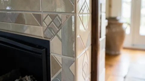 Obudowa kominka z płytek ceramicznych